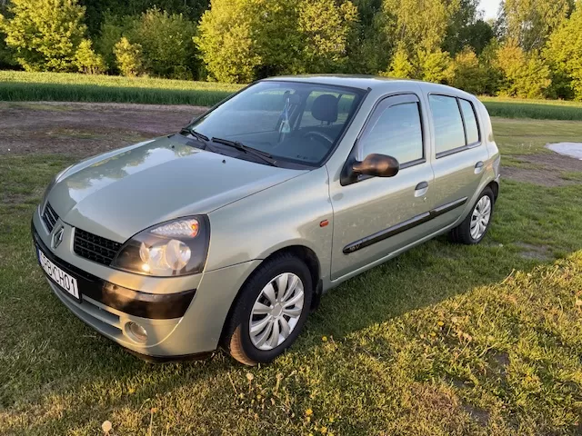 Sprzedam samochód RENAULT CLIO 2 z roku 2002  w stanie bardzo dobrym. RENAULTto auto miejskie które jest funkcjonalne, oszczędne w nowoczesnym designi
